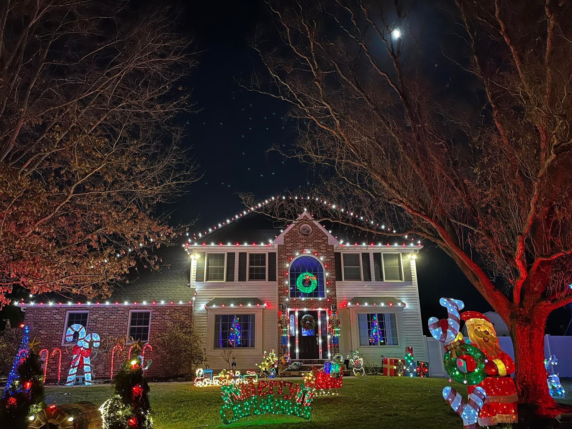 Holiday Radiance: Unforgettable Light Displays to Enchant Your Celebrations image